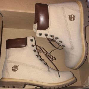 Woman size 9 timberland boots